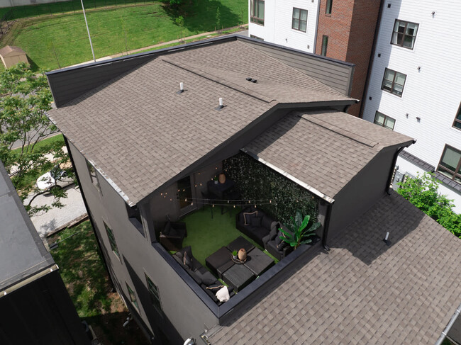 Building Photo - 1113 Wade Ave