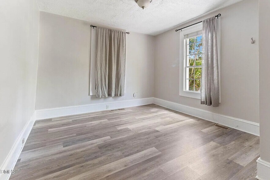 Building Photo - 1103 Pettis Pl