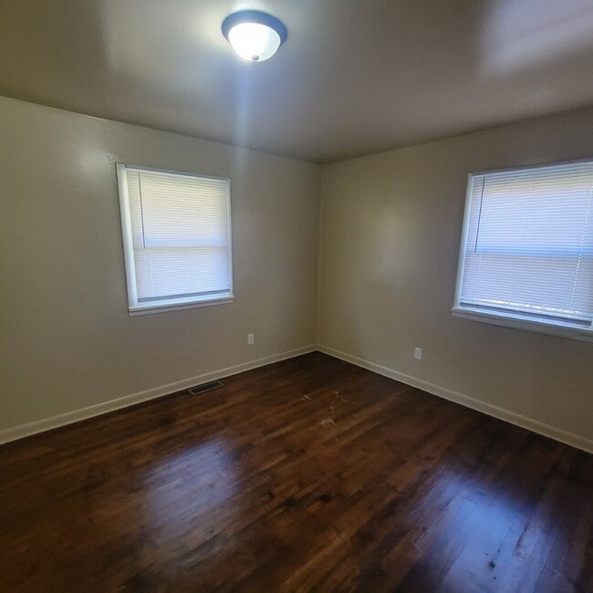 Building Photo - Westside 4 bedroom