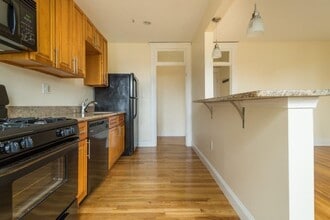 Building Photo - Spacious studio in Brighton