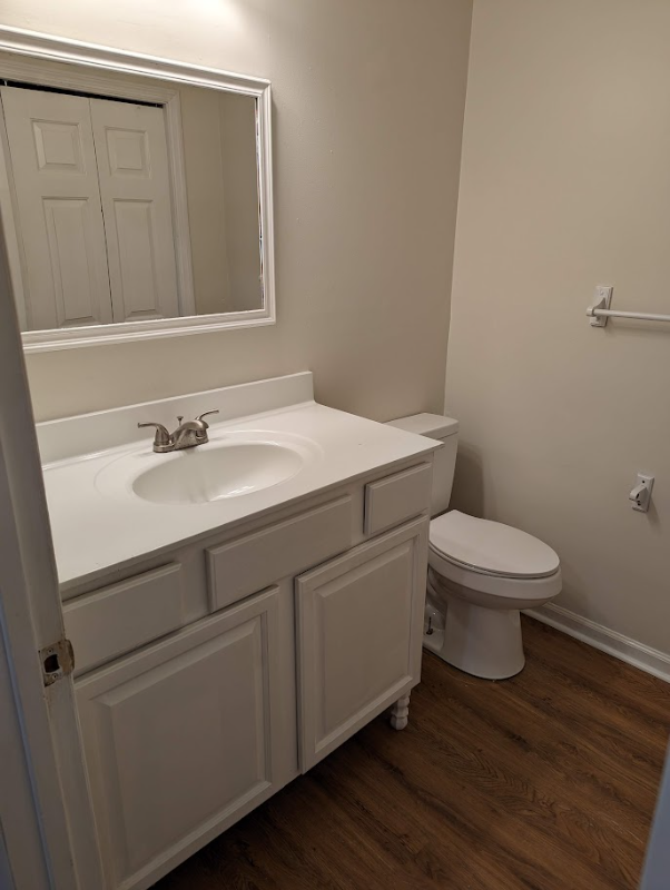 Building Photo - 485 Woodview Dr