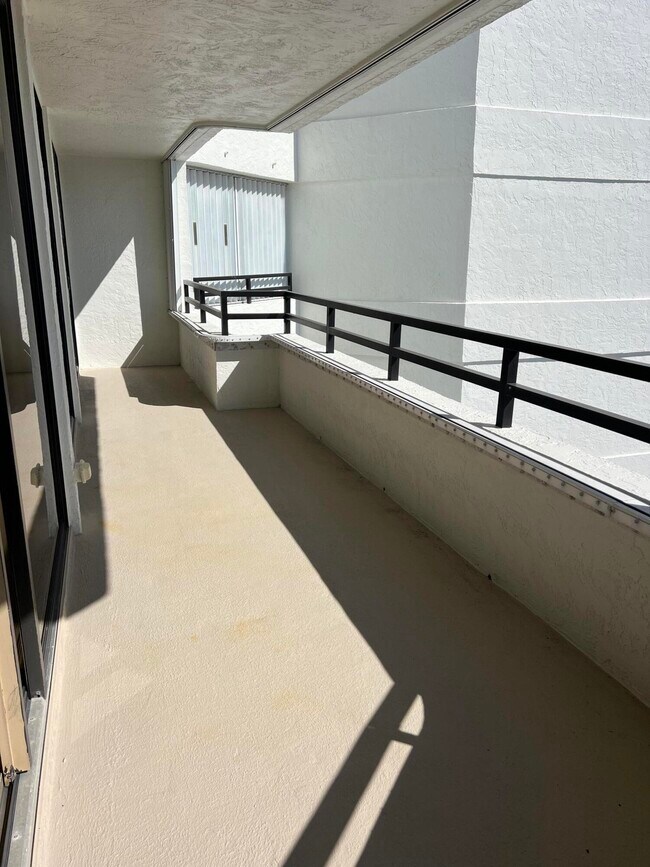 Building Photo - 3560 S Ocean Blvd