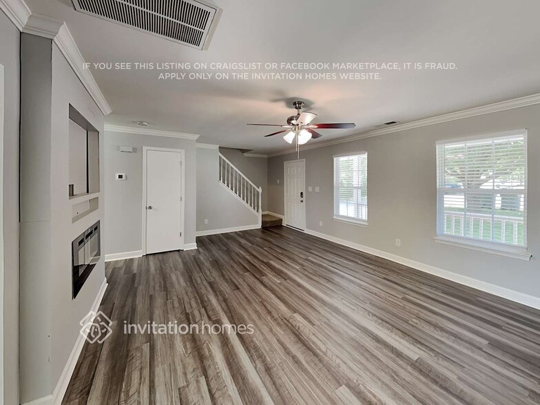 Building Photo - 410 Queens Dr SW
