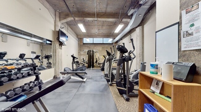 Building Photo - 210 S Desplaines St