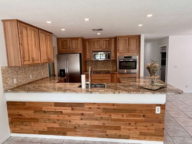 Building Photo - 147 Sunflower Cir
