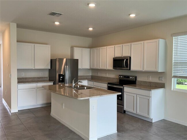 Building Photo - 8813 Milestone Dr