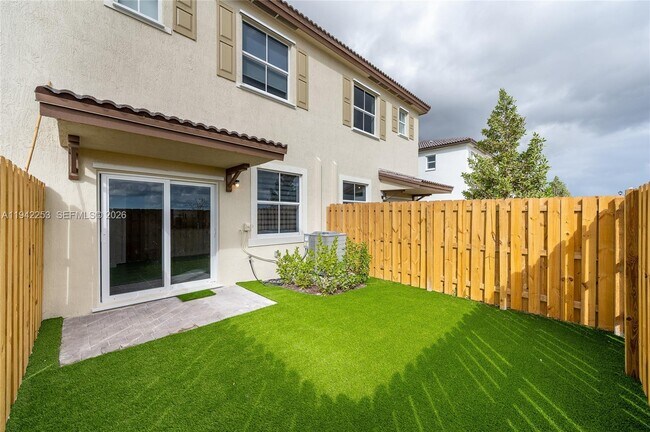 Building Photo - 2747 SE 26th Rd