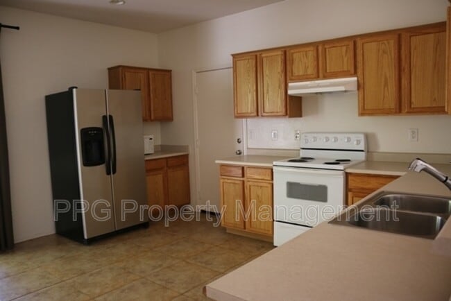 Building Photo - 15366 W Dreyfus St