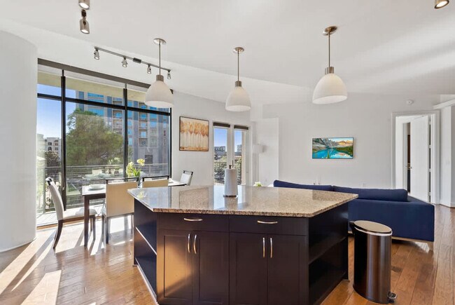 Building Photo - 101 Bowen St