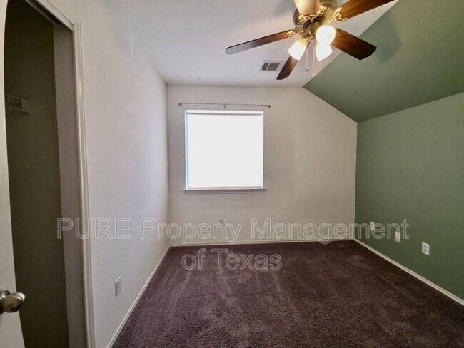 Building Photo - 1424 Roxanne's Run