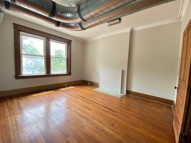 Building Photo - 146 Parker St