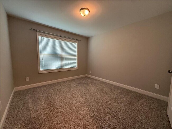 Building Photo - 231 Creek Ridge Dr