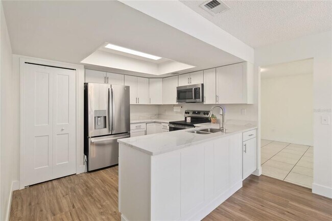 Building Photo - 2209 Banbury Ave
