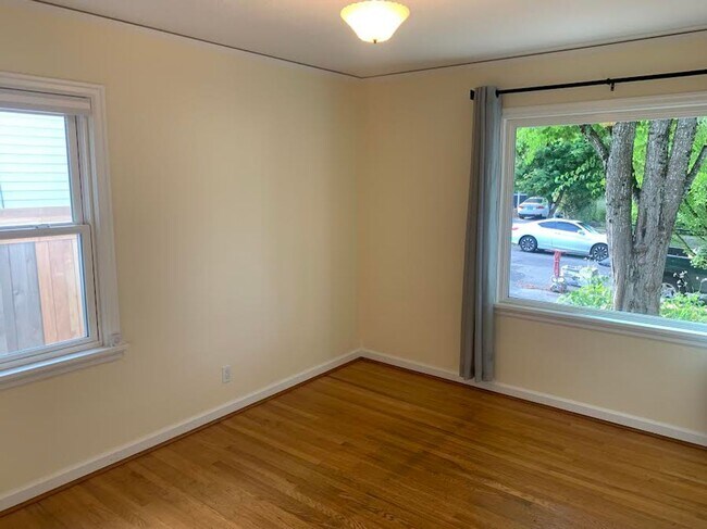 Building Photo - Impecable Remodel of Historic Eastmoreland Gem