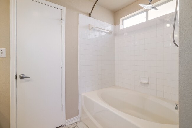 Building Photo - 1019 Leeds Castle Walk