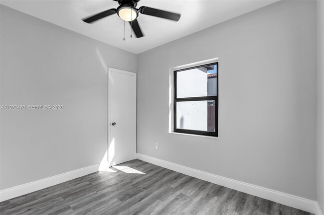 Building Photo - 130 SW 31st Ct