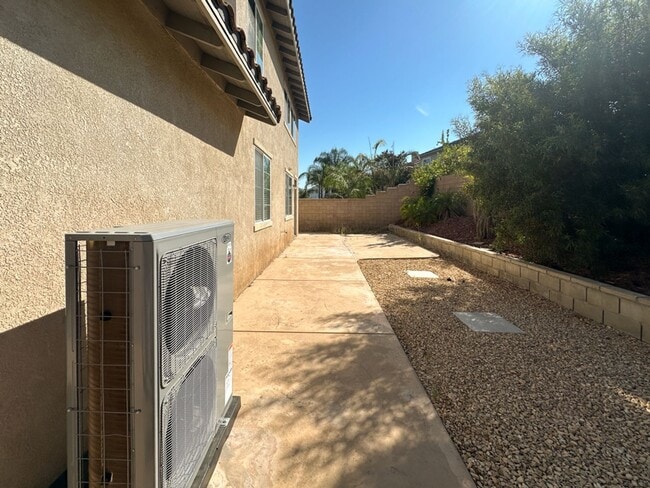 Building Photo - Available now! Beautiful 4 Bedroom Home for Rent in WOLF CREEK community of South Temecula!