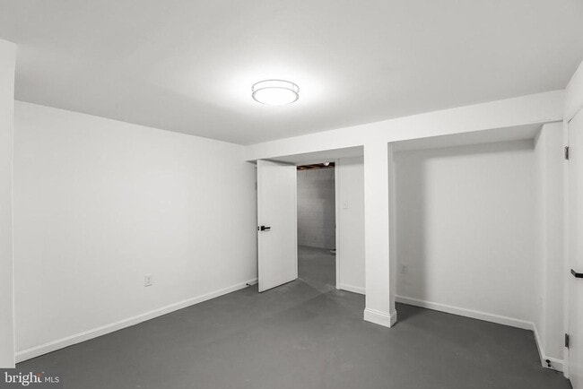 Building Photo - 313 Windsor Ct