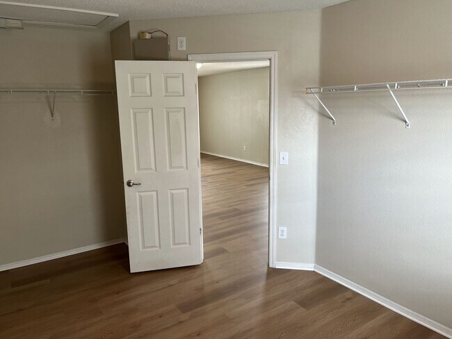 Building Photo - Single family home with lawncare included