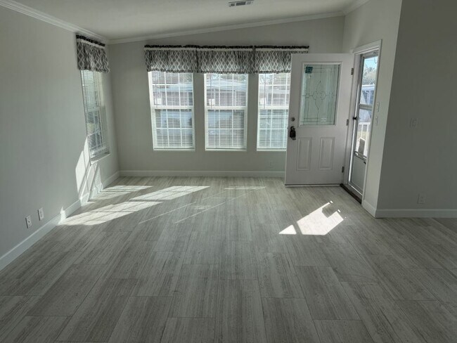 Building Photo - 47 6th St W