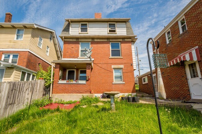 Building Photo - 129 Newburn Ave