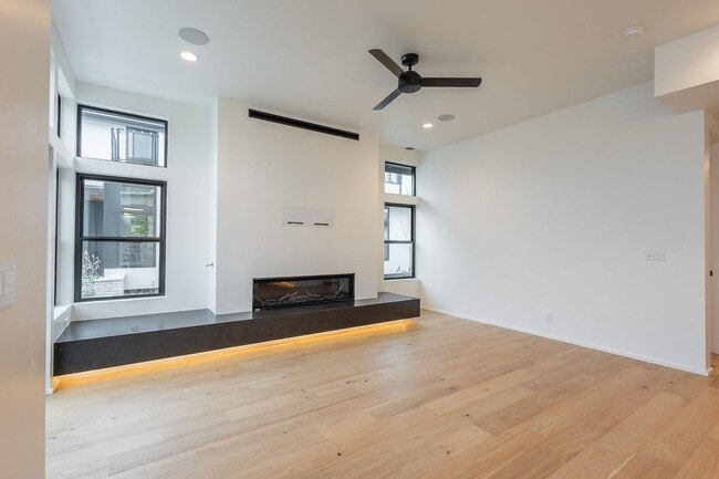 Building Photo - Brand New Townhouse in Luxury Neighborhood