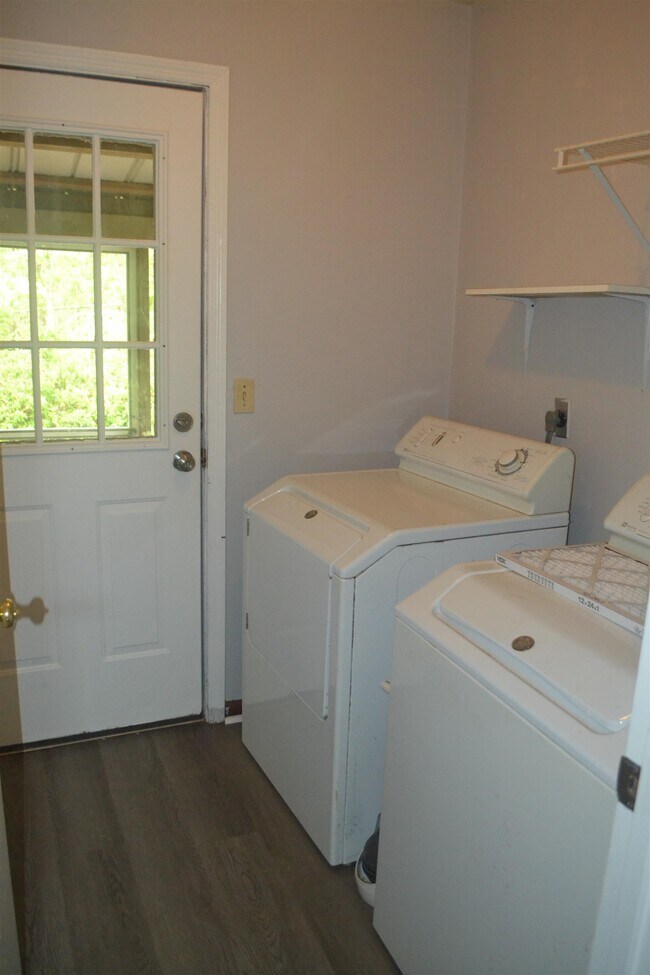 Building Photo - 3561 Sedona Loop