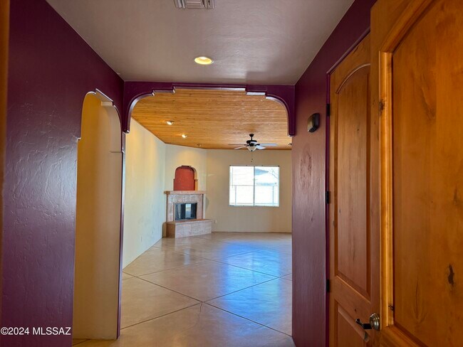 Building Photo - 1717 N Baxter Dr