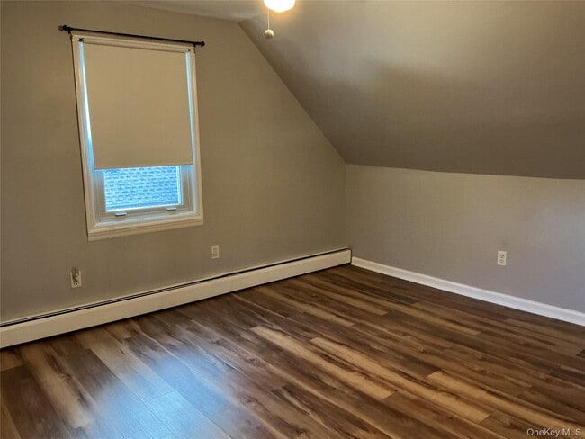 Building Photo - 4 Hitchcock Ln