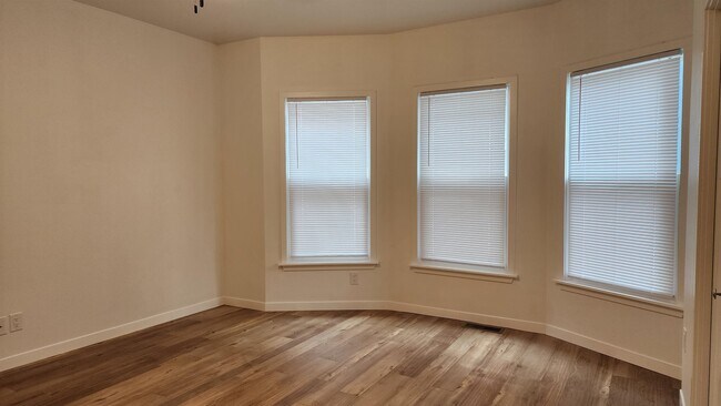 Building Photo - 908 E Gorham St