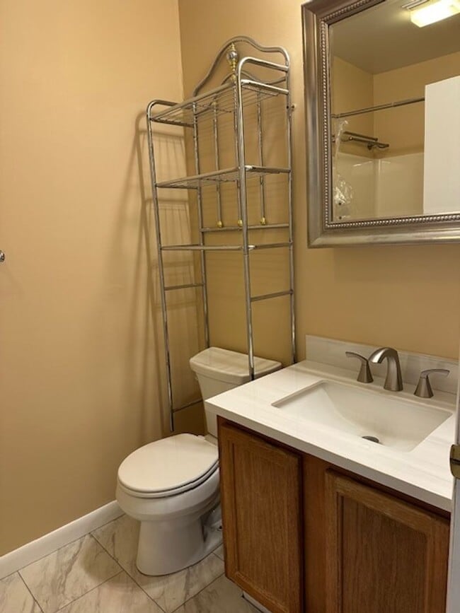 Building Photo - 10 E Front St