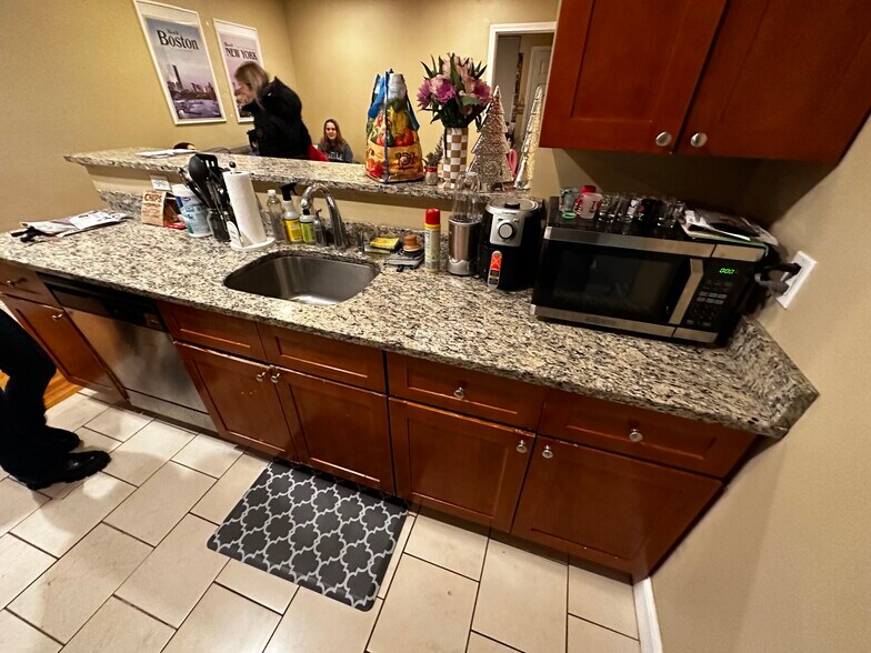 Building Photo - 60 Egmont St