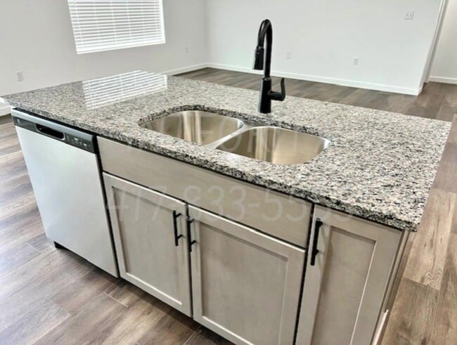 Building Photo - 800 Hoffman Hills Blvd