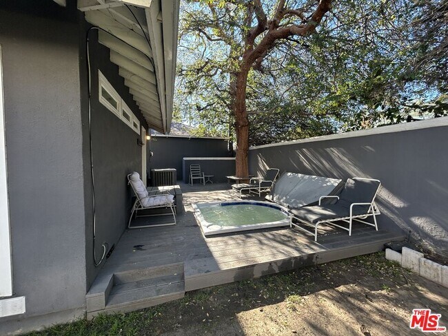 Building Photo - 5355 Rhea Ave