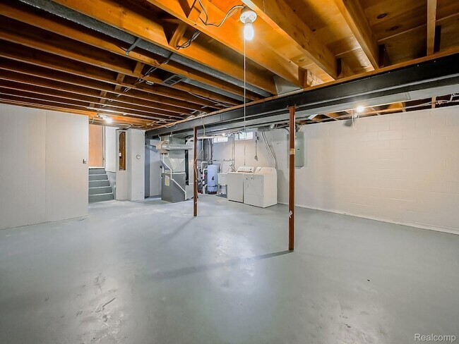 Building Photo - 7580 Thornwood St