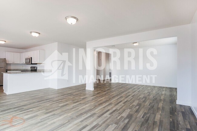 Building Photo - Newer Home in a Great Location to the Freeway