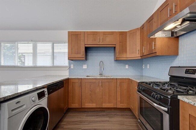 Building Photo - 1311 E 52nd St