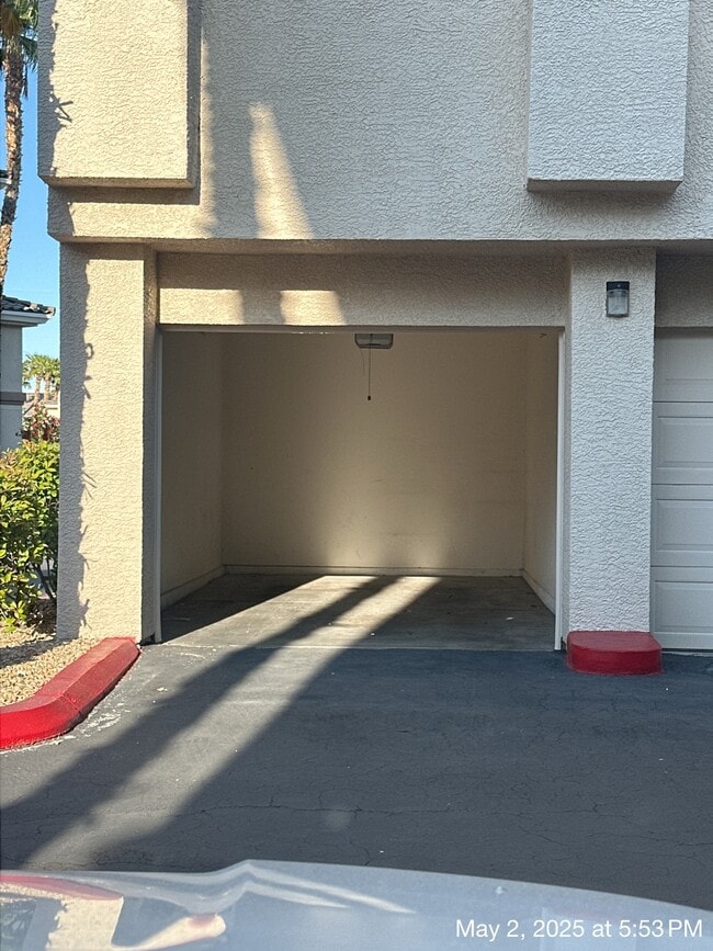 Building Photo - 7119 N Durango Dr