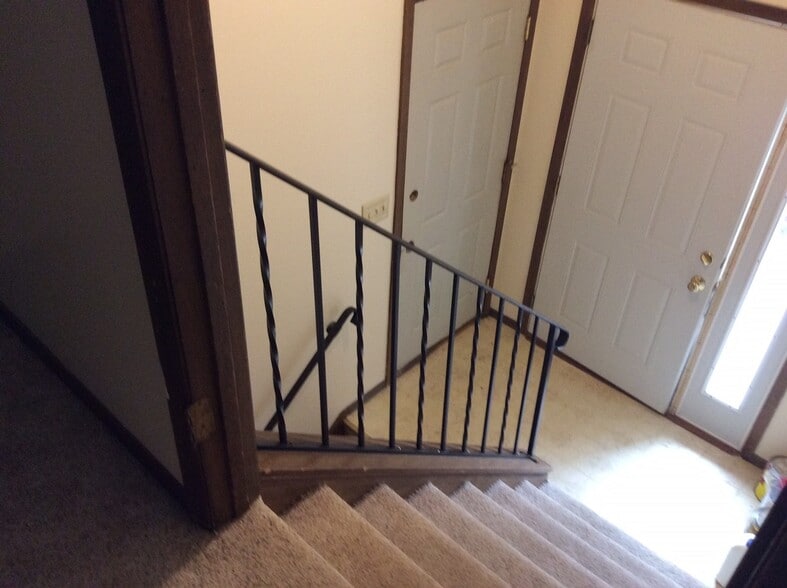 Building Photo - 1460 Meadow Ln