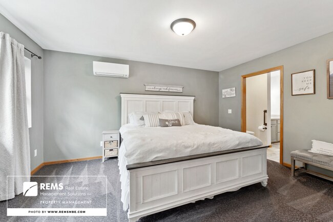 Building Photo - 815 Island Ct