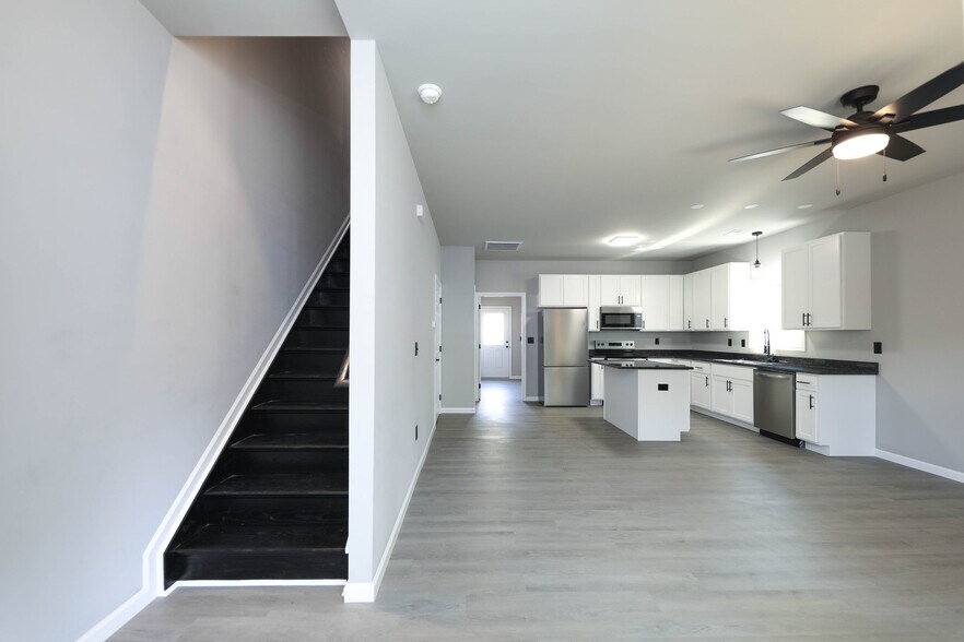 Building Photo - 1006 Pocahontas Ave