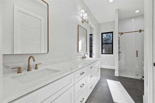 Building Photo - 319 Akaloa Dr