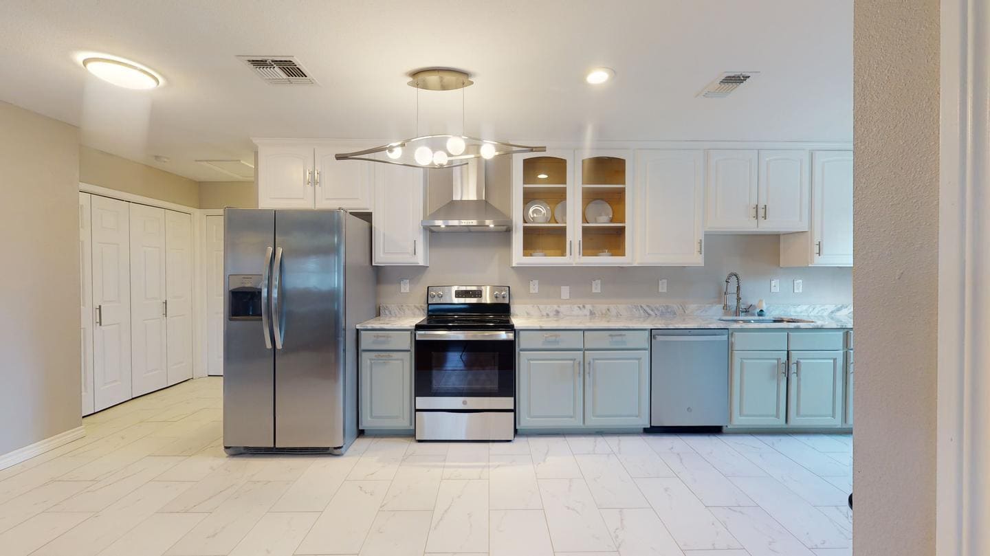 Building Photo - Beautifully updated San Antonio home by Botanical Garden