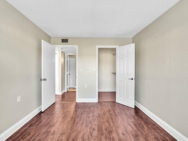 Building Photo - 1163 Lake Terry Dr