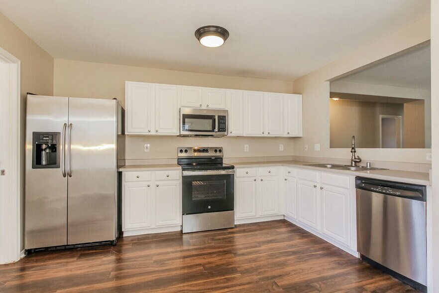 Building Photo - 2299 E Peach Tree Dr