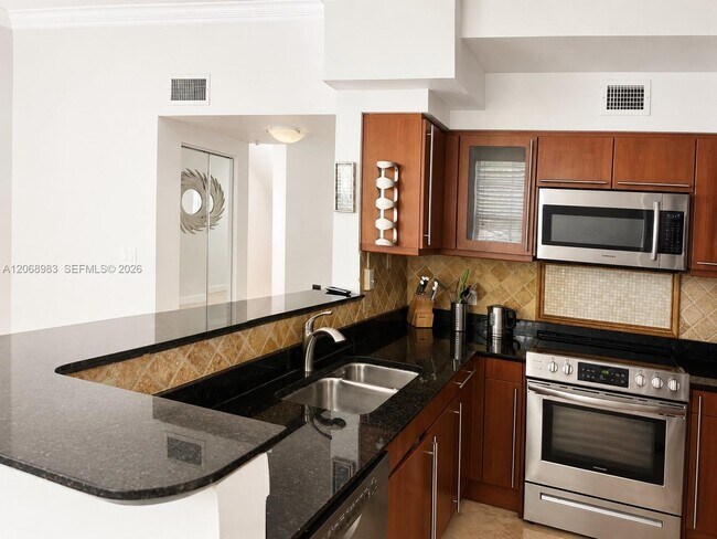 Building Photo - 2069 S Ocean Dr