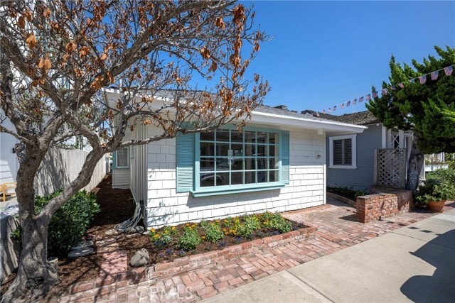 Primary Photo - 122 Apolena Ave