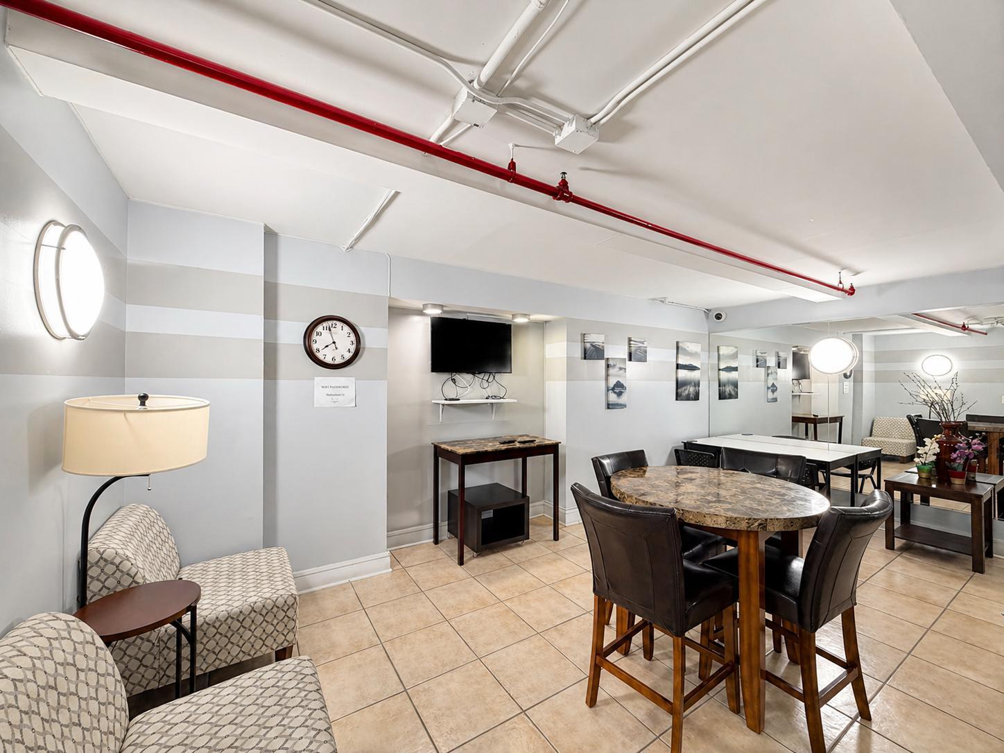 Building Photo - 323 W 96th St