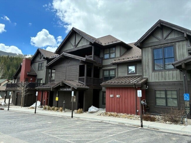 Building Photo - Summer Seasonal Rental - The Cache at Union Creek #3-101