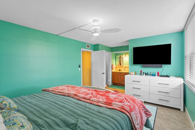 Building Photo - 500 Egret Cir